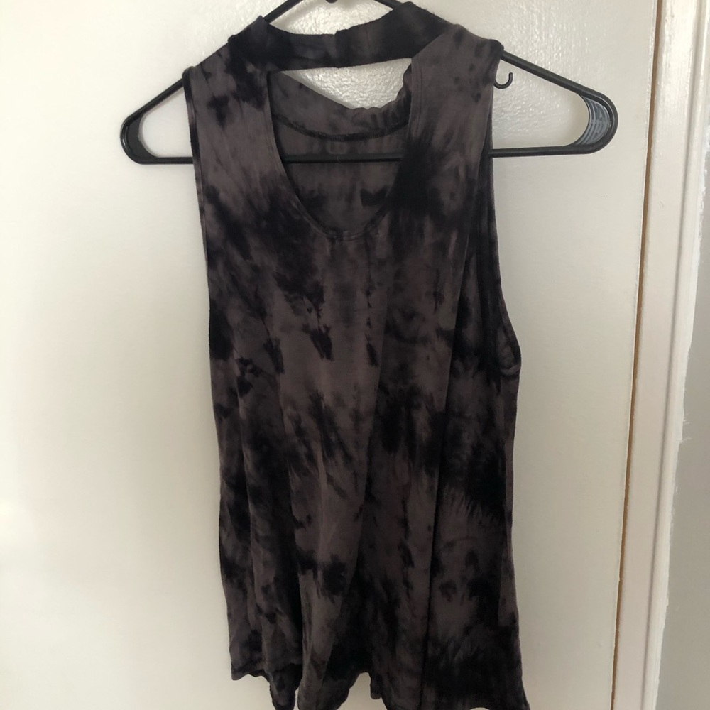 This top is very cute for summer - Picture 2 of 2